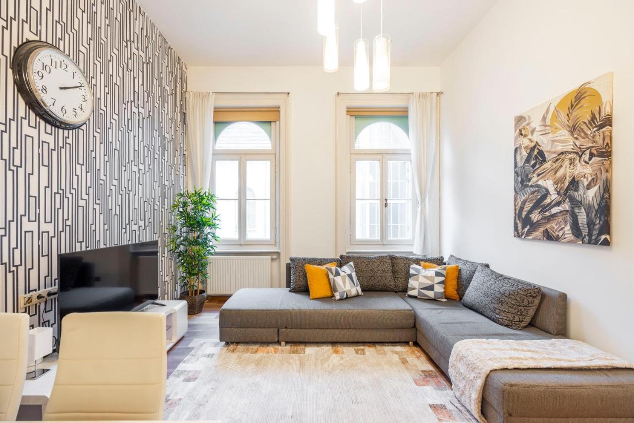 Spacious & Cozy Central Apartment W/ Terrace 부다페스트 외부 사진