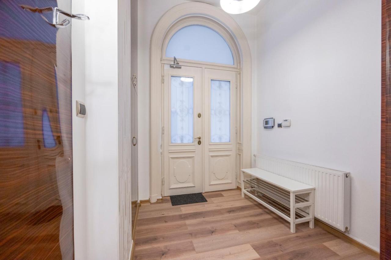 Spacious & Cozy Central Apartment W/ Terrace 부다페스트 외부 사진