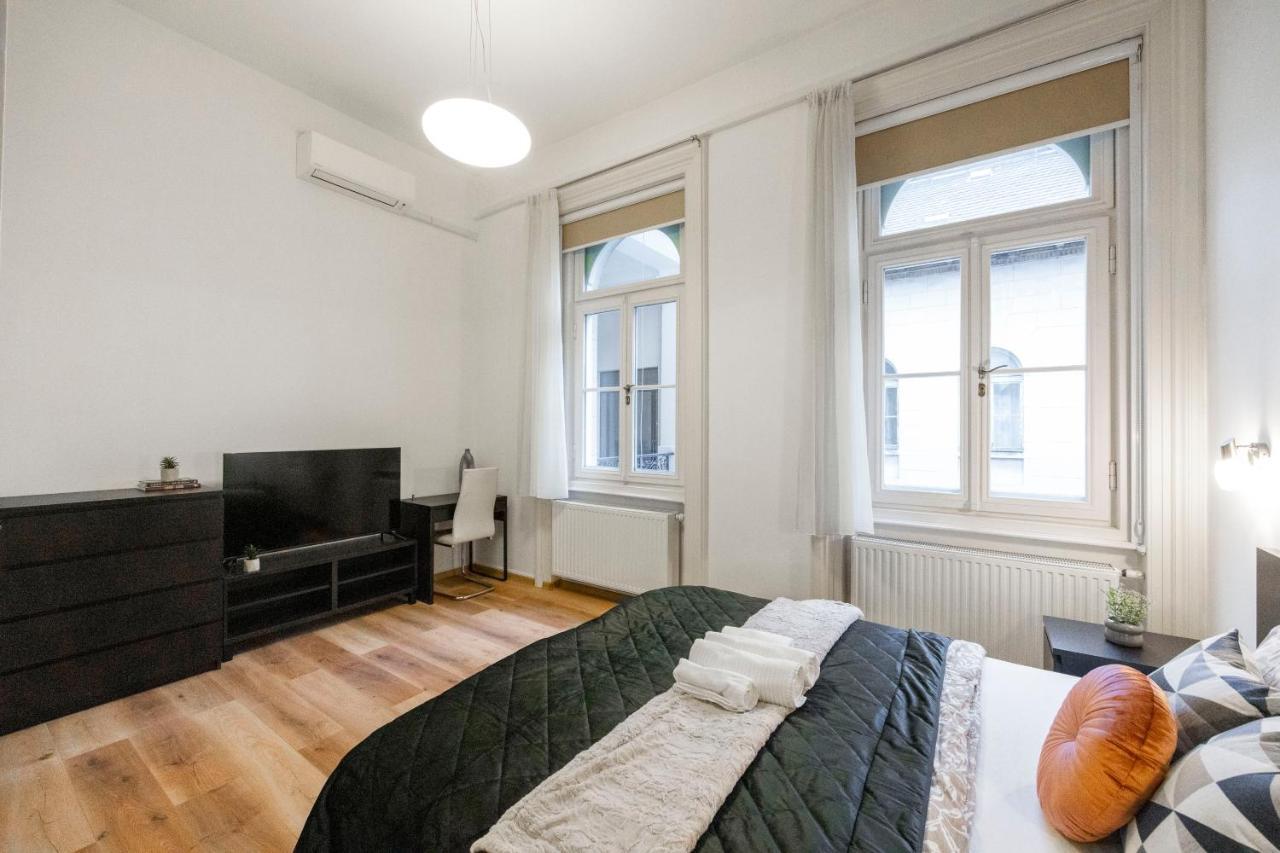 Spacious & Cozy Central Apartment W/ Terrace 부다페스트 외부 사진