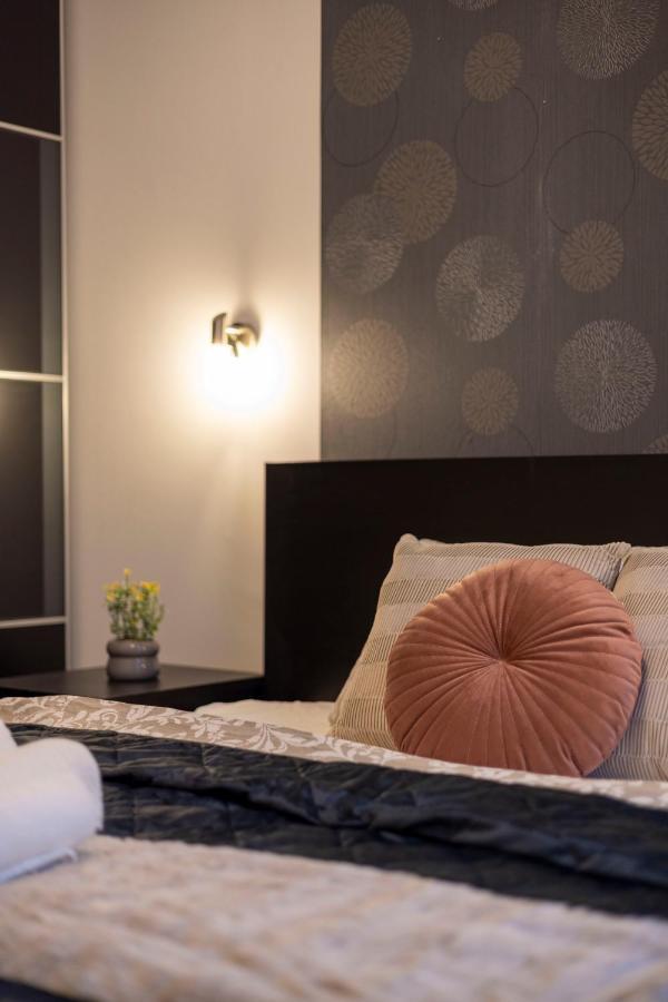 Spacious & Cozy Central Apartment W/ Terrace 부다페스트 외부 사진