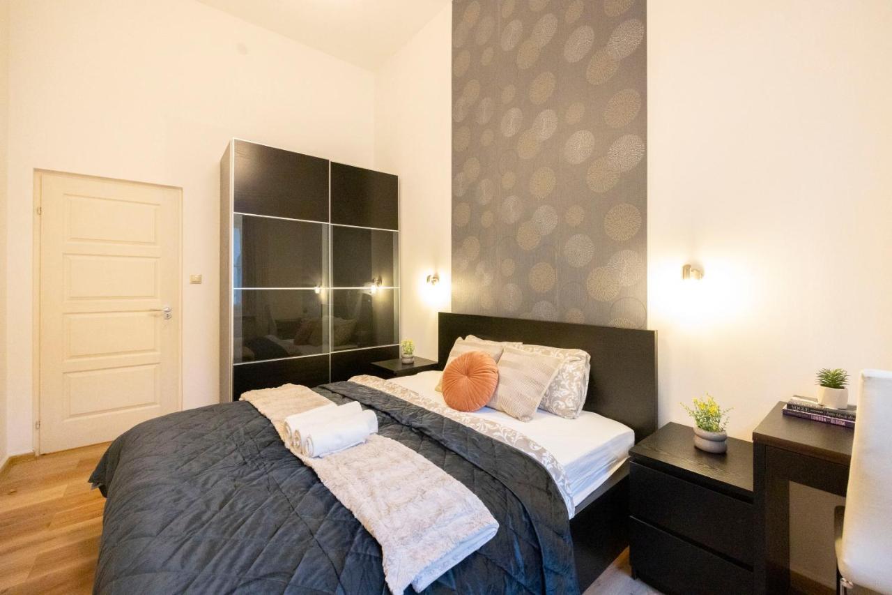 Spacious & Cozy Central Apartment W/ Terrace 부다페스트 외부 사진