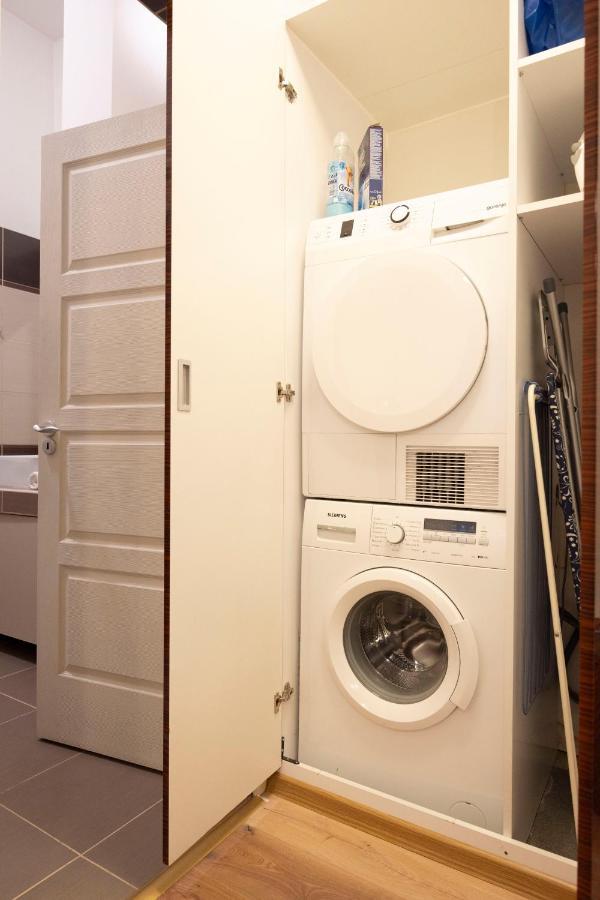 Spacious & Cozy Central Apartment W/ Terrace 부다페스트 외부 사진