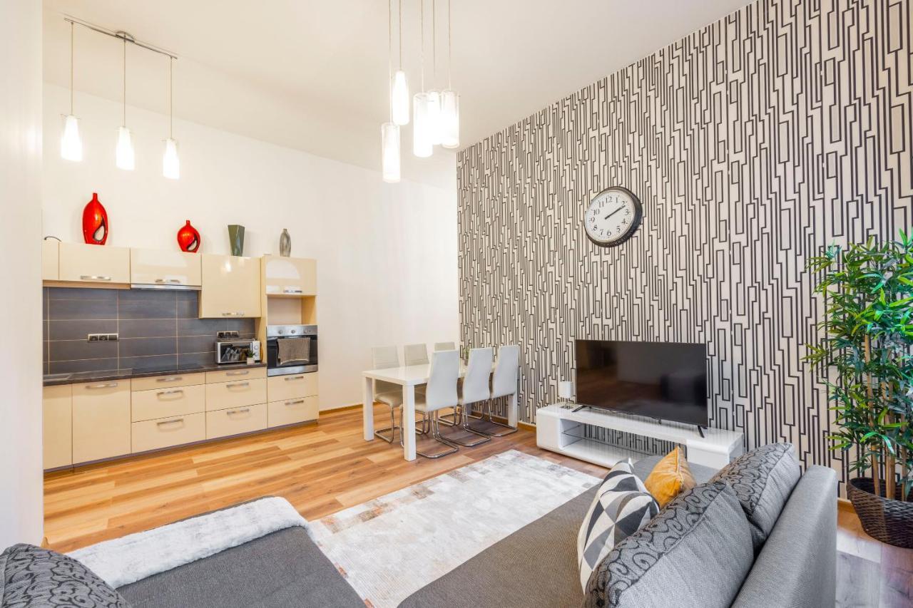 Spacious & Cozy Central Apartment W/ Terrace 부다페스트 외부 사진