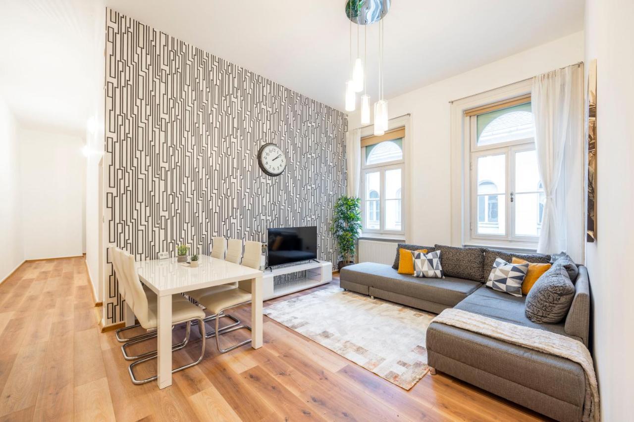Spacious & Cozy Central Apartment W/ Terrace 부다페스트 외부 사진